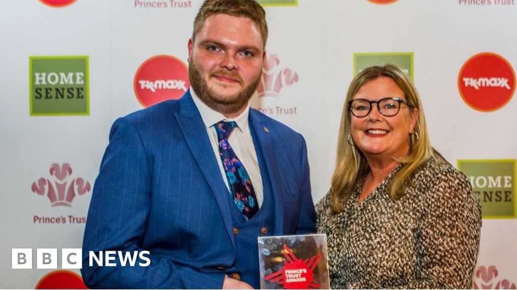 Derry man wins Prince’s Trust Award for raising his sister