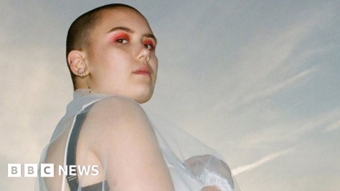 Debut for Bug Teeth singer with Ehlers-Danlos syndrome Debut for Bug Teeth singer with Ehlers-Danlos syndrome