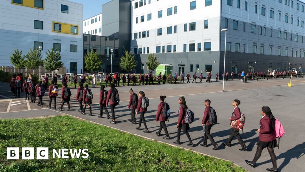 Ministers ‘sticking fingers in ears’ over 2021 exams Ministers ‘sticking fingers in ears’ over 2021 exams