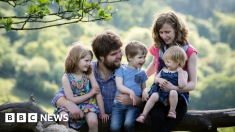 Inquest opens in crash death family case Inquest opens in crash death family case