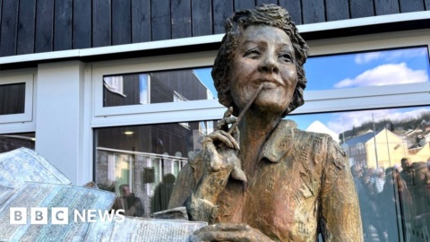 Elaine Morgan statue unveiled in Mountain Ash