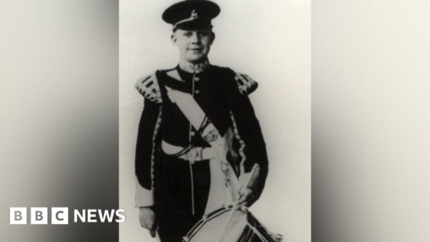 Blue plaque unveiled for courageous WW2 soldier