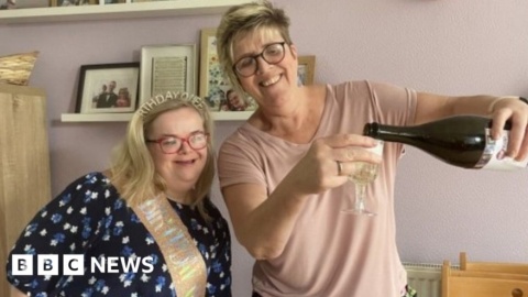 Heidi Crowter sets world record recalling celeb birthdays