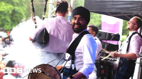 Thousands turn out for Glasgow Mela festival