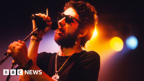 A unifying Irish-English voice, in time of bombs and bullets