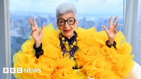 US fashion designer dies aged 102