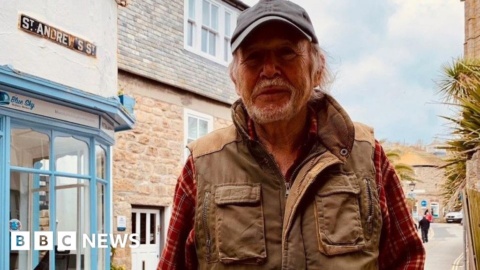 Tributes paid to St Ives artist Arthur Orum after crash death Tributes paid to St Ives artist Arthur Orum after crash death