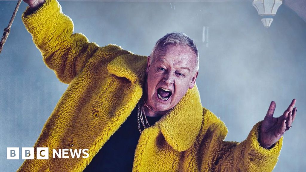 Les Dennis on entering his Shakespearean era in Twelfth Night Les Dennis on entering his Shakespearean era in Twelfth Night