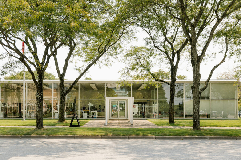 An architecture master’s that combines studio art and structure design