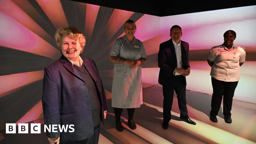 Sandi Toksvig opens Peterborough virtual reality centre