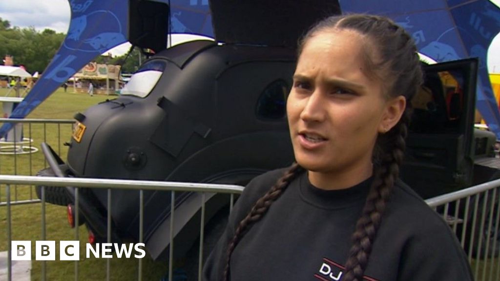 Thousands enjoy music, art and food at Sandwell & Birmingham Mela Thousands enjoy music, art and food at Sandwell & Birmingham Mela