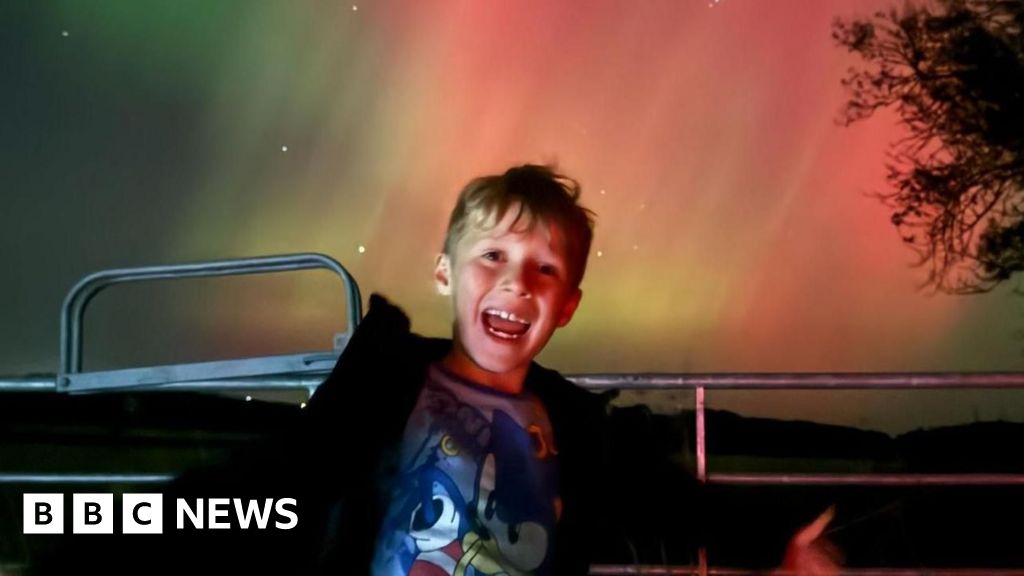 Aurora borealis lights up Scotland’s night sky Aurora borealis lights up Scotland’s night sky