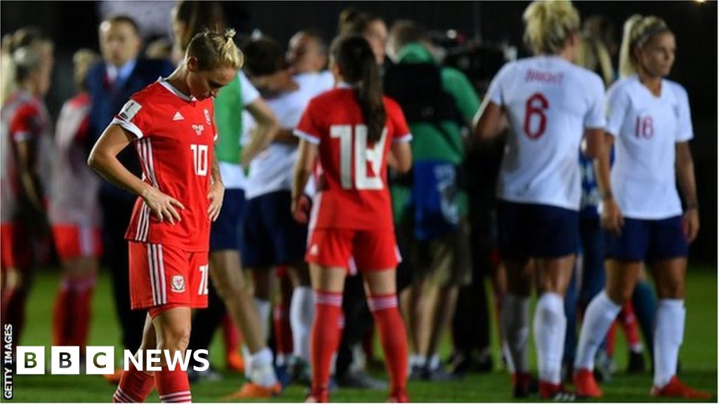 Fans congratulate Wales women football team despite loss Fans congratulate Wales women football team despite loss