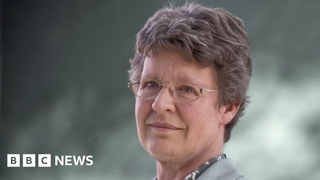 Physics star gives away £2.3m prize Physics star gives away £2.3m prize