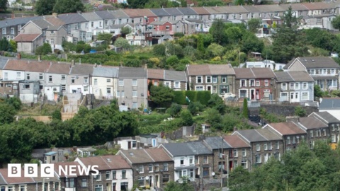 Wales remains bottom of UK nation and region economy table