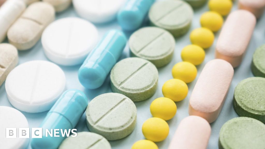 Opioid painkillers ‘must carry prominent warnings’ Opioid painkillers ‘must carry prominent warnings’