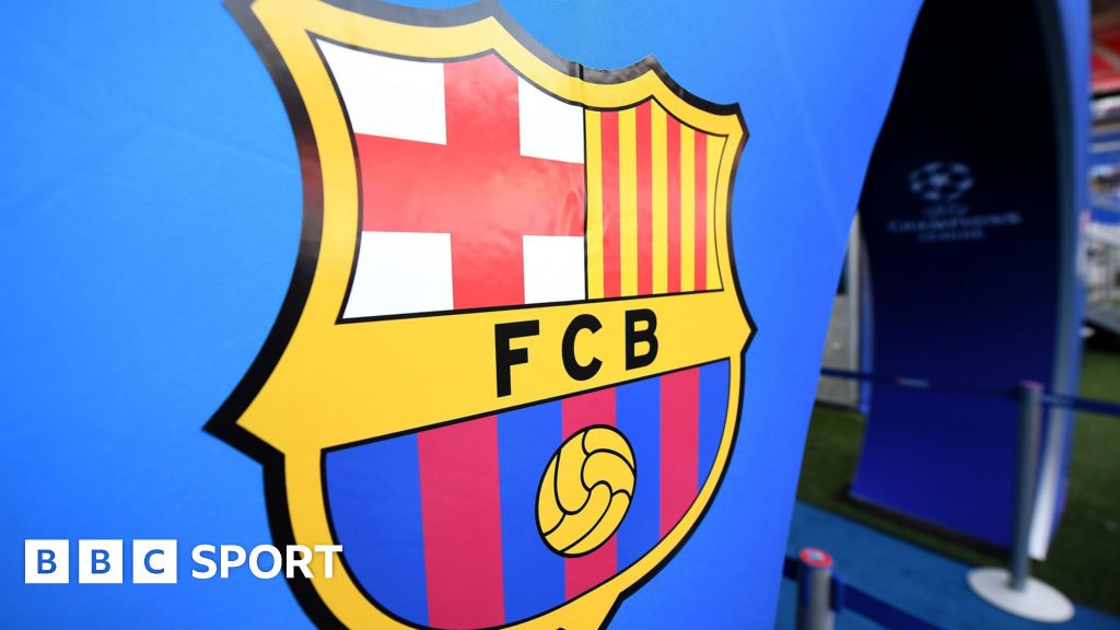 Barcelona: Six board members resign and criticise club