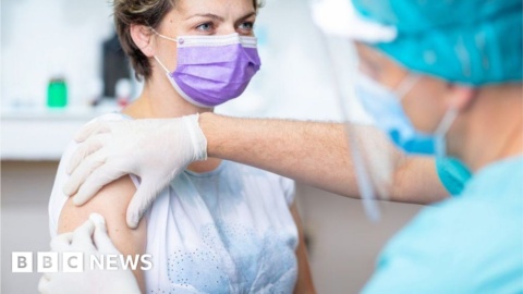 Government urged to use pharmacies to give vaccine