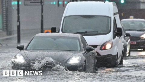Flooded London hospitals ask patients to stay away