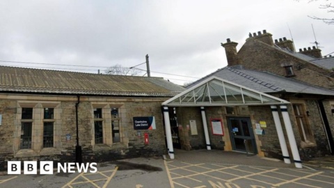 Disabled passenger locked in Oxenholme railway station Disabled passenger locked in Oxenholme railway station
