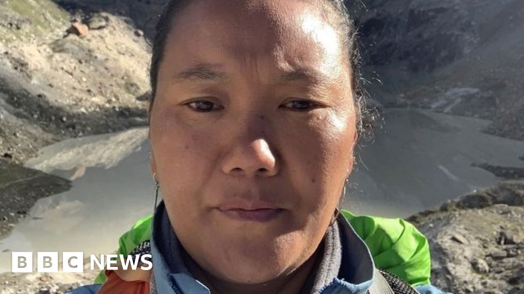 Woman climbs Everest for record tenth time
