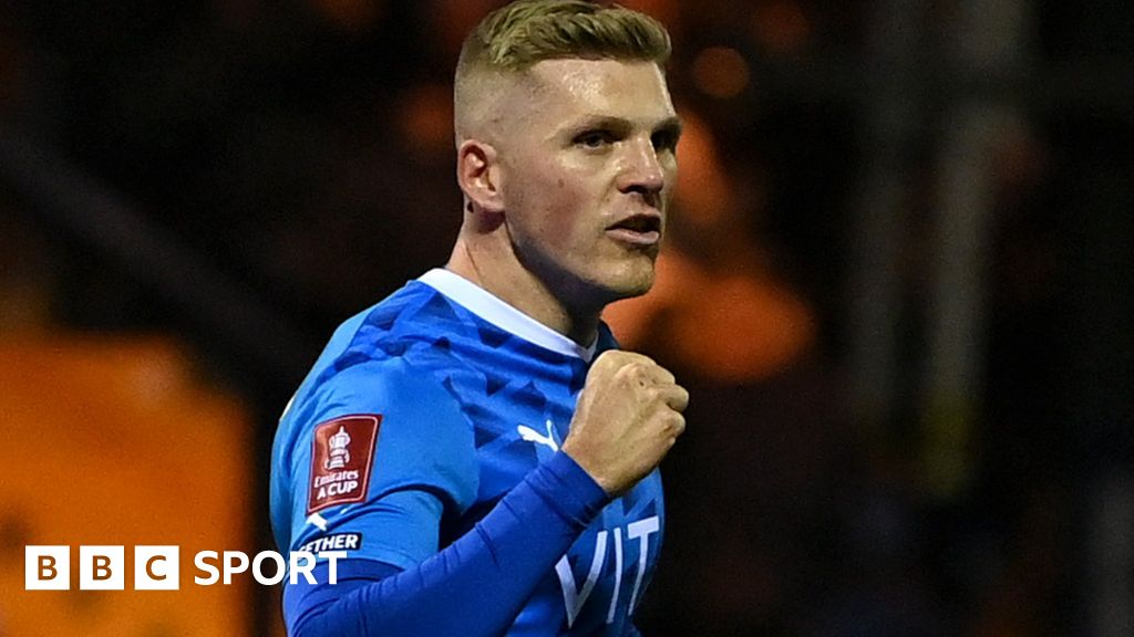 Stockport County 3-1 Charlton Athletic: Will Collar hat-trick sends County into third round Stockport County 3-1 Charlton Athletic: Will Collar hat-trick sends County into third round