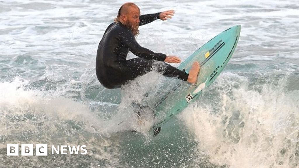 Australian shreds record for longest surf session Australian shreds record for longest surf session