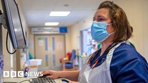 Ministers set out plan to train and keep more NHS staff Ministers set out plan to train and keep more NHS staff