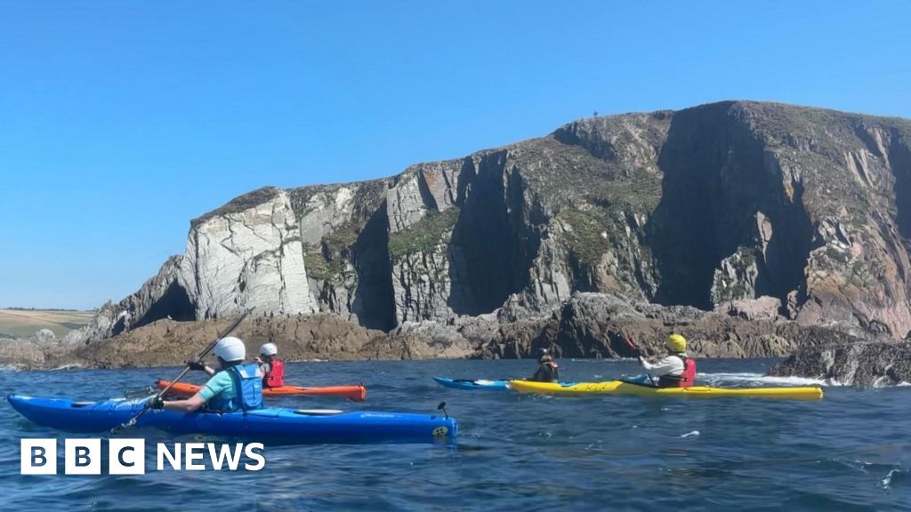Kayaking to clear plastic off Devon’s beaches Kayaking to clear plastic off Devon’s beaches