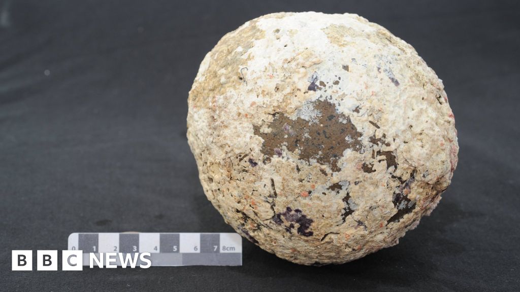 San Francisco shipwreck: Divers find ‘cannonball clue’ San Francisco shipwreck: Divers find ‘cannonball clue’