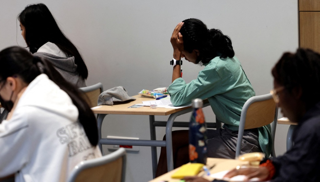 How sleeping impacts your academic performance