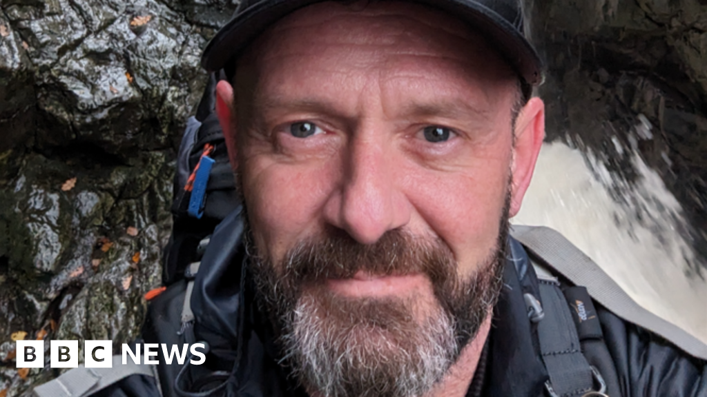 Telford man starts awareness-raising walk around Britain from Barmouth