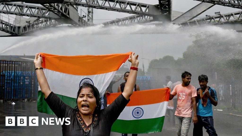 India police tear-gas protesters over doctor’s rape and murder India police tear-gas protesters over doctor’s rape and murder