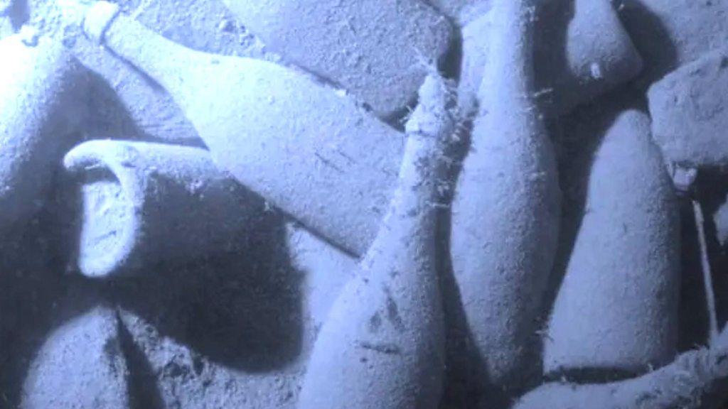 The world’s oldest drinkable champagne The world’s oldest drinkable champagne