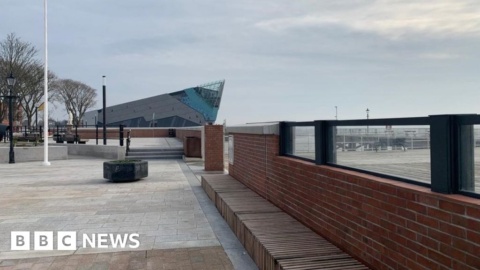 Hull flood defence wall costing £42m officially opened