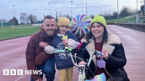 Bebington girl, 5, rides scooter 50 miles for homeless charity Bebington girl, 5, rides scooter 50 miles for homeless charity