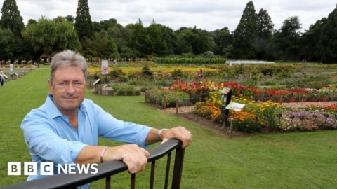 Alan Titchmarsh vows to save Queen’s tree in M25 row