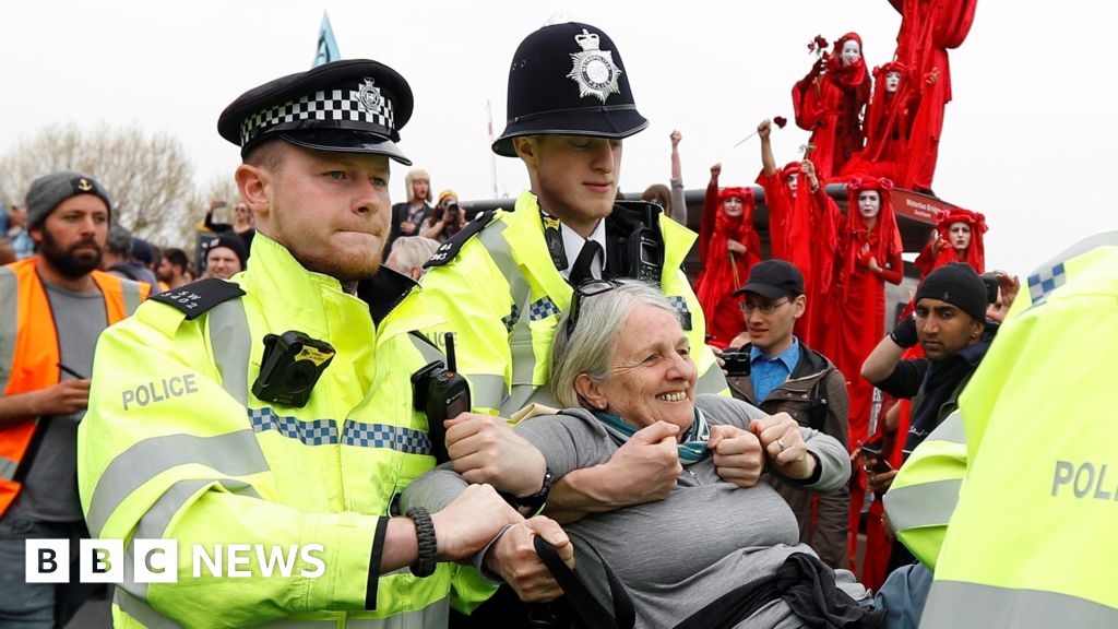 Extinction Rebellion London protest: 290 arrested Extinction Rebellion London protest: 290 arrested