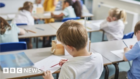 Closing schools in Wales a last resort, says health minister Closing schools in Wales a last resort, says health minister
