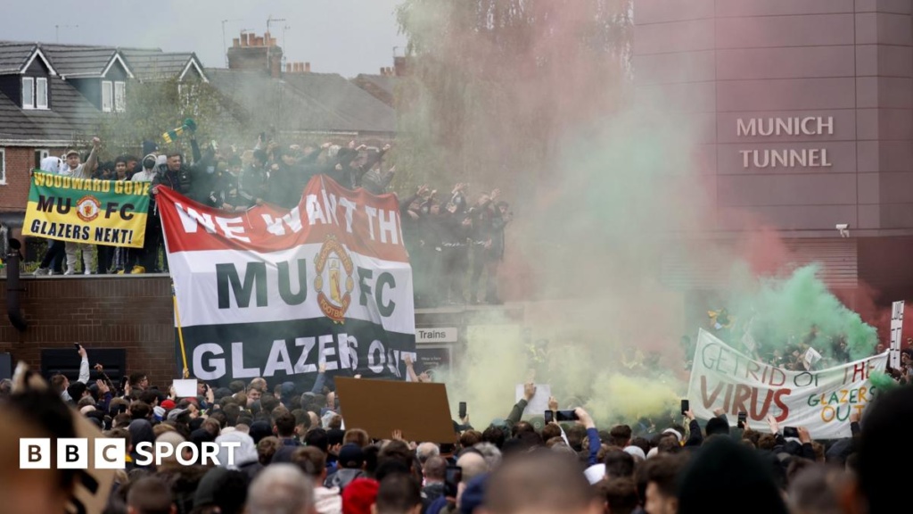 Manchester United v Liverpool game postponed after fan protest Manchester United v Liverpool game postponed after fan protest