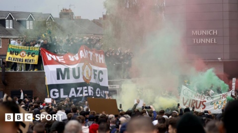 Manchester United v Liverpool game postponed after fan protest