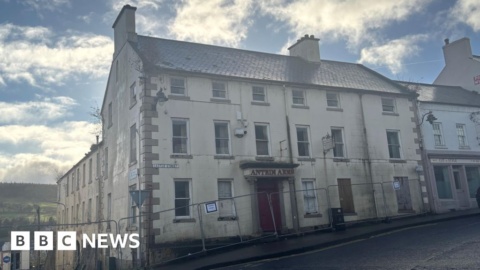Council bid to force work former hotel fails