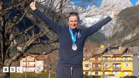 Wirral Physio, 52, crowned world ice swimming champion Wirral Physio, 52, crowned world ice swimming champion
