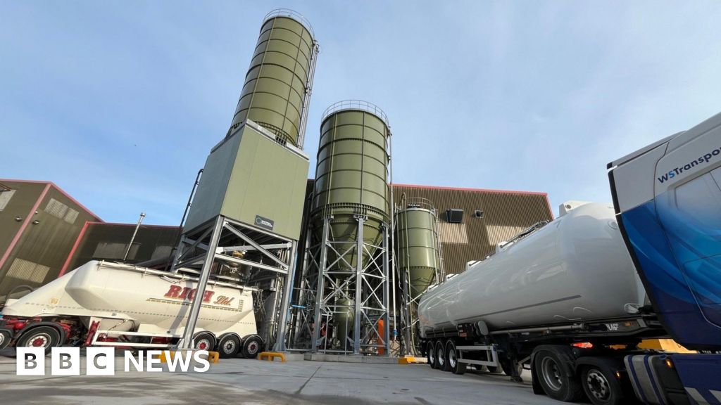 North Wales firms pioneer low-carbon push to become ‘green hub’ North Wales firms pioneer low-carbon push to become ‘green hub’