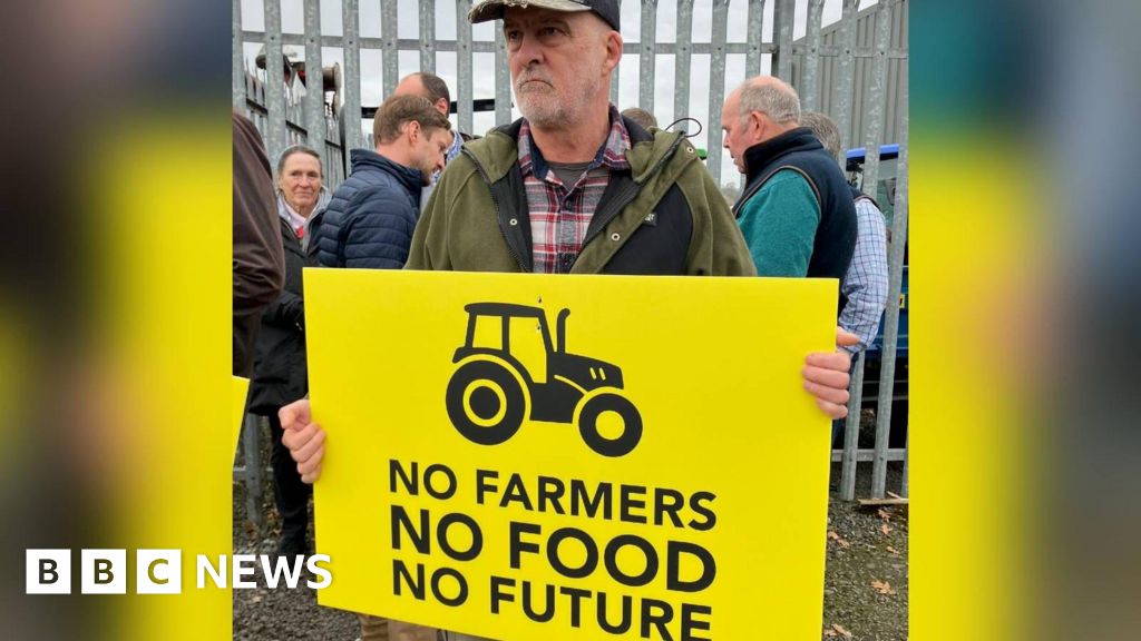 Farmers protest in Hexham against “attack on rural economy” Farmers protest in Hexham against “attack on rural economy”