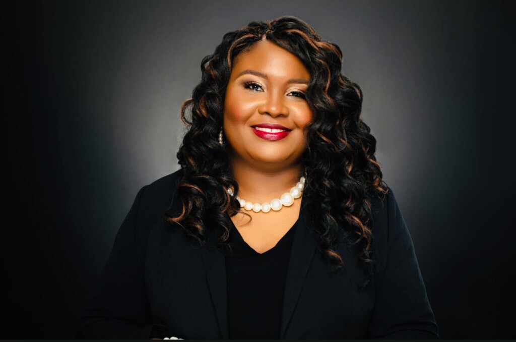 SheenaCollier Headshot2 January2025 min