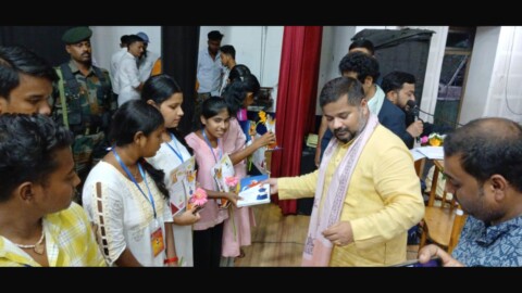 sushanta felicitates meritorious students | tripuratimes